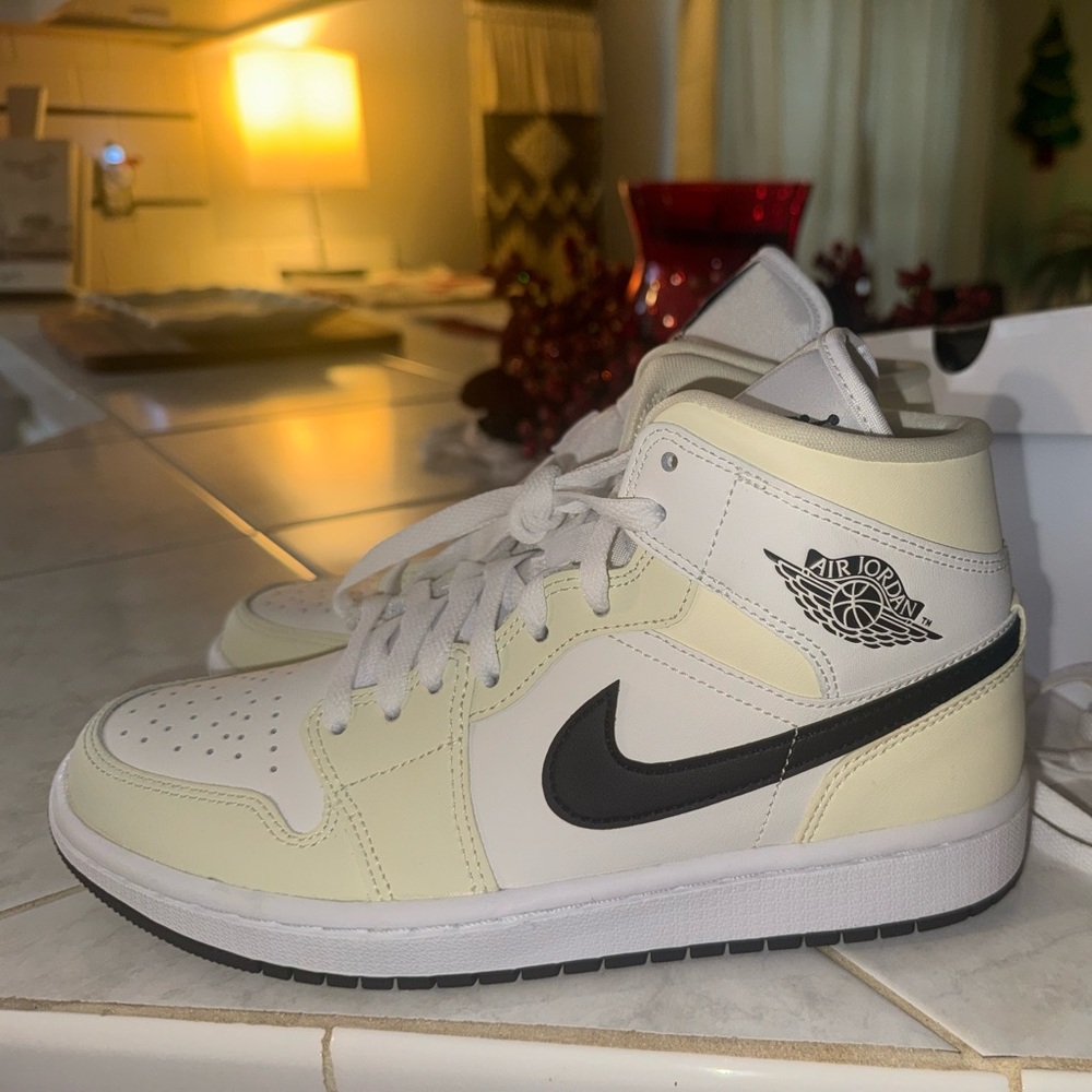 Women’s Jordan 1 Coconut/Black Size 8
